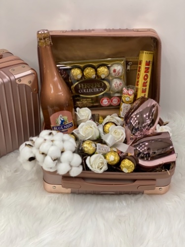 מארז יוקרתי במזוודה