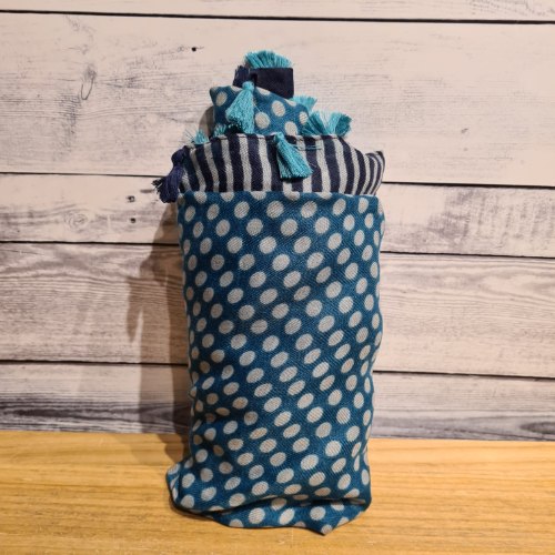 צעיף כחול לבן נקודות