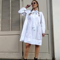 שמלת BOW לבנה + מסכת תחרה לבנה מתנה