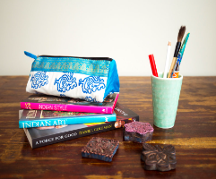 קייס לעפרונות ואיפור-אדום