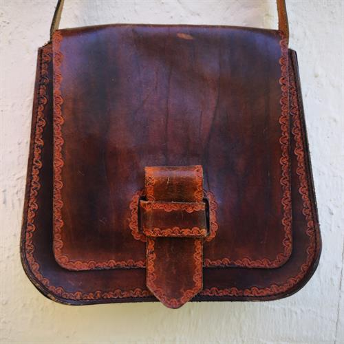 תיק עור מיוחד בעבודת יד יפה בקטע אחר