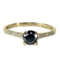 טבעת יהלומים עדינה ומיוחדת בזהב 14 קראט