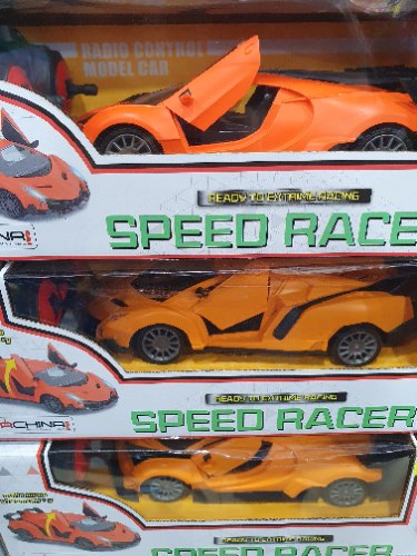 מכונית עם שלט - פתיחת דלתות ע"י לחיצה בשלט