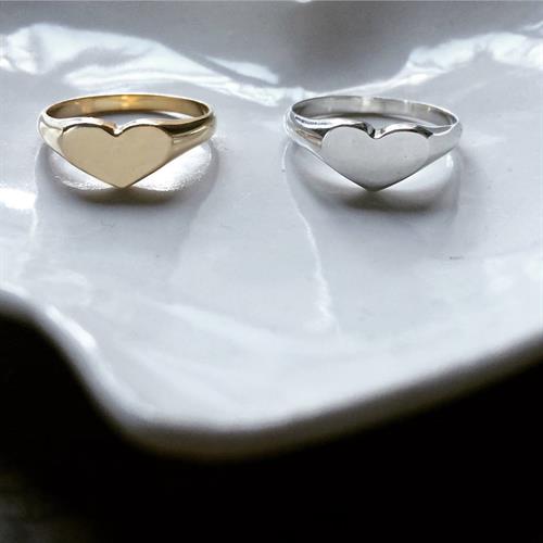 טבעת חותם לב עם חריטה אישית מציפוי זהב 14K, כסף,  או זהב 14K