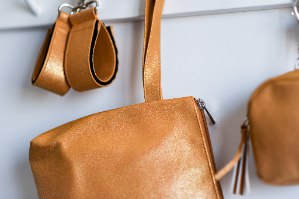 סט תיק החתלה גולד גליטר דגם שייני