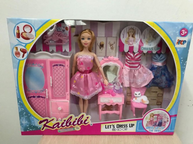 הבובה קילילי מלתחת בגדים