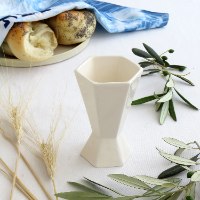 גביע שבת מקרמיקה בעיצוב מינימליסטי, מיוצר בעבודת יד בישראל
