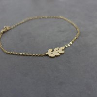 צמיד עלה עדין