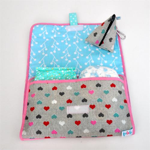 תיק החתלה + נרתיק למוצצים לבבות