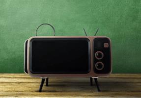 מחזיק סמארטפון בעיצוב טלוויזיה בעל רמקול בחיבור בלוטוס