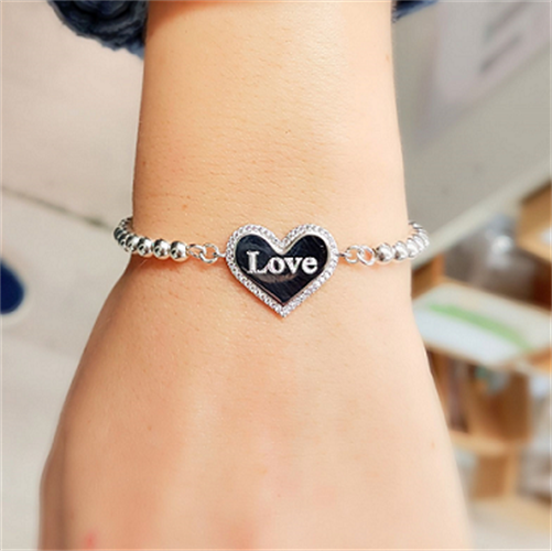 צמיד לב משובץ