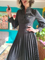 שמלה שחורה קלאסית פליסה M/L