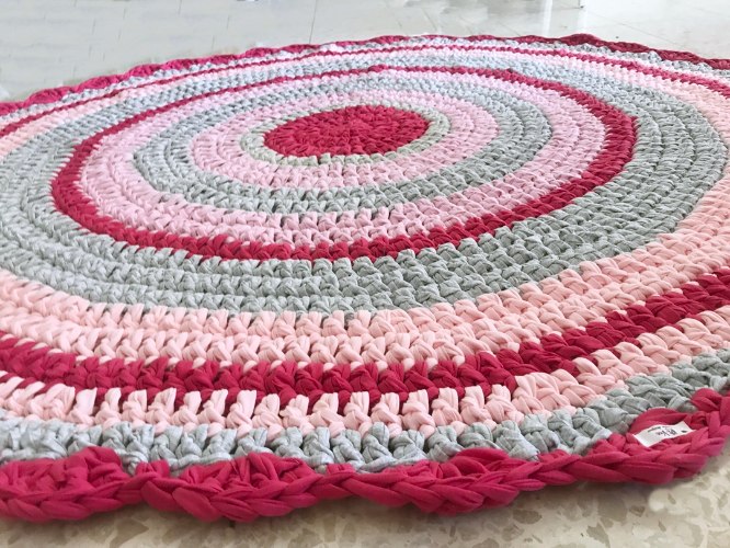 שטיח סרוג בגווני ורוד לחדר של ילדה, שטיח גדול ומעוצב בקוטר 160 סמ