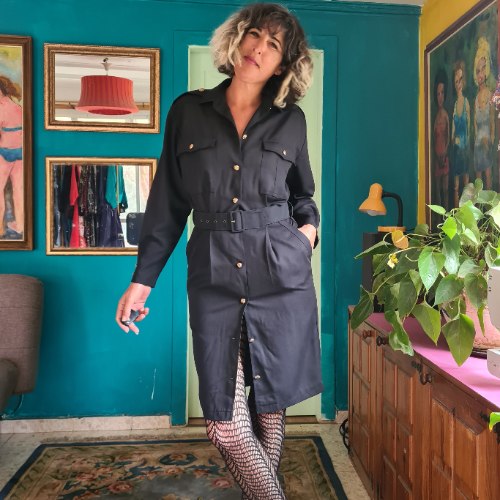 שמלה שחורה עם כפתורי זהב M/L