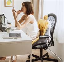 כרית אורטופדית מרודפת לישיבה נוחה