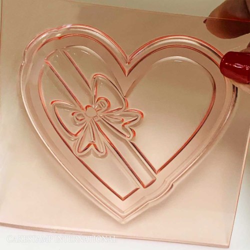 טופר לב עם סרט מתנה | תבנית טופר לב לעוגת יום הולדת | יום אהבה | חדש מאתי דבש