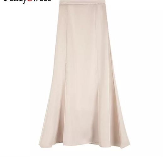 חצאית משי לבנה