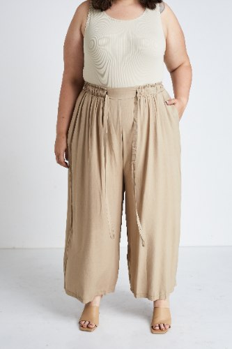 מכנסיי ג'סה בז' דובאי