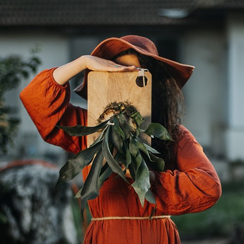 קרן אייל על קרש חיתוך