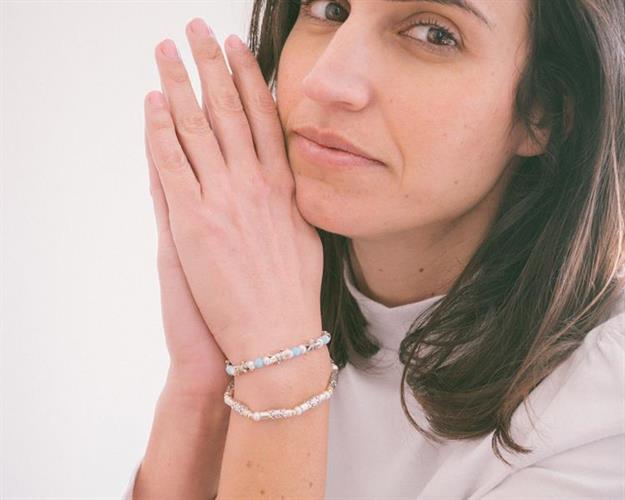 B-22 צמיד כסף עדין בשילוב כדורי גולדפילד ופנינה