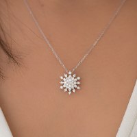 שרשרת תליון שמש זהב לבן 14 קראט משובץ יהלומים