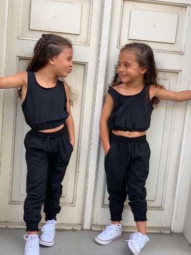 חליפת מכנס וטופ גומי שחור