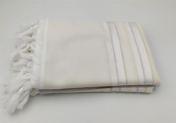 טלית תשבץ לבן דגם מלכות