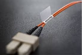 סרט סימון למינציה שחור על רקע לבן Dymo 1868710 Laminated Cable Wrap XTL Tape 21x51mm