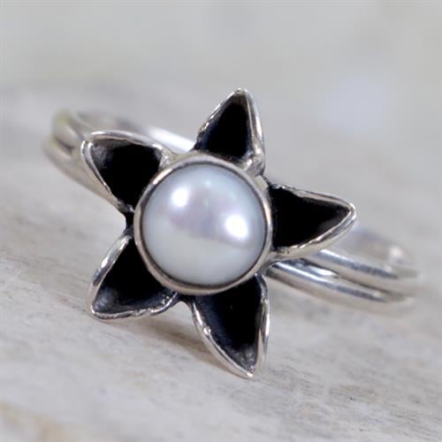 טבעת פרח משובצת פנינה RG6308