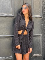 חליפת חצאית ומכופתרת קרושה