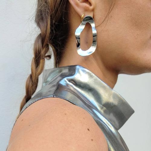 עגיל אובלי באפקט קימוט - כסוף