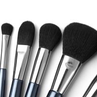 8 מברשות בגדלים שונים