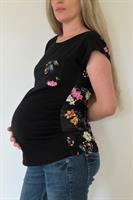 חולצת הריון חצי חצי- גב פרחוני וחזית שחורה בתוספת כיס פרחוני