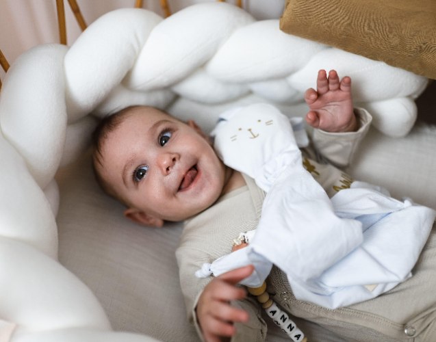 שמיכי ארנבוני- עם הדפס שם התינוק- צבע לבן