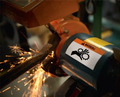 סרט סימון ויניל אדום על רקע שקוף Dymo 1868750 XTL All-Purpose Vinyl 54mmX7m