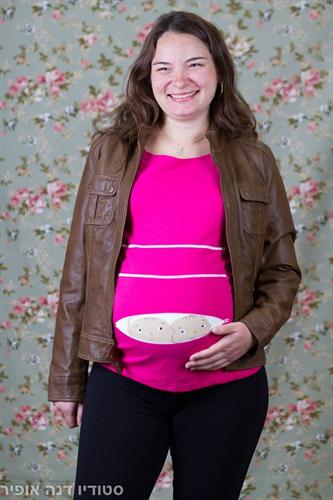 חולצת הריון תאומים מציצים מתוך רוכסן שרוול ארוך