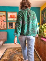 חולצה ירוקה מכופתרת גרפית מידה XL