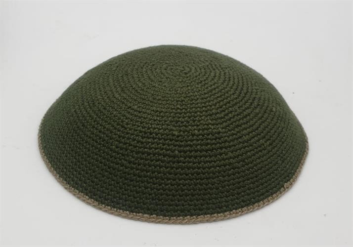 כיפה סרוגה ירוק זית פס בז'