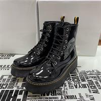 מגפון young טרקטור בצבע שחור לק