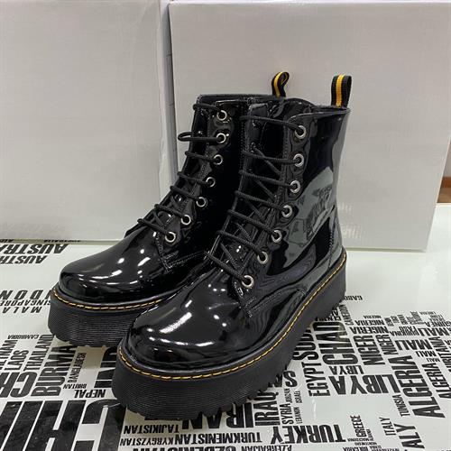 מגפון young טרקטור בצבע שחור לק