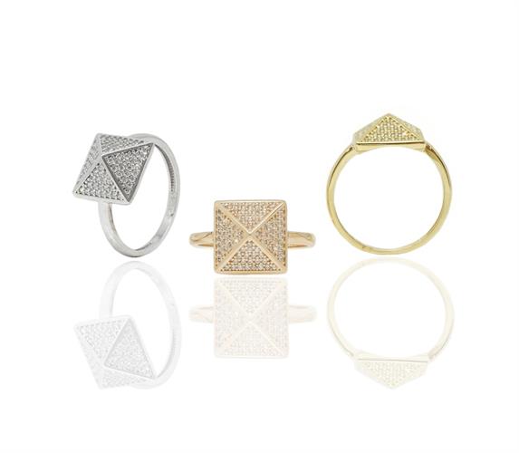 טבעת זהב מעוצבת בסגנון פירמידה משובצת זרקונים