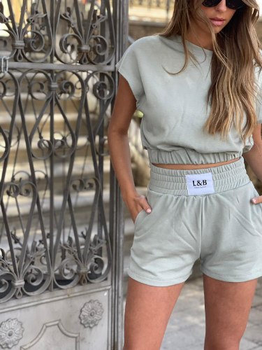 חליפת שורטי ירוק