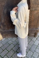 מכופתרת רומי זמש