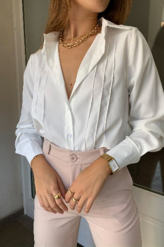 מכופתרת קלייר