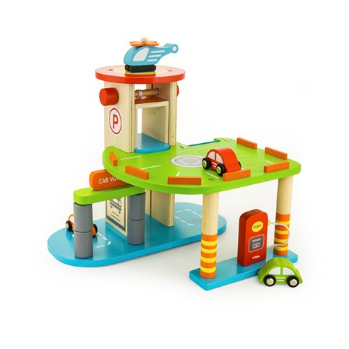 חניון עץ עם מעלית