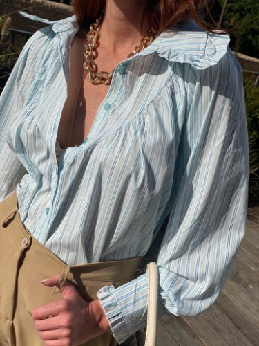 מכופתרת דול