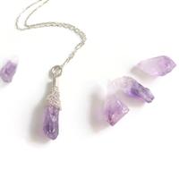 שרשרת מקורית מכסף ואמטיסט במצבה הגולמי דגם מרסיה.