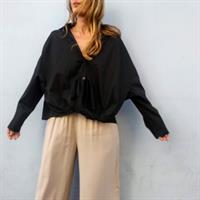 חולצת כיווץ שחורה