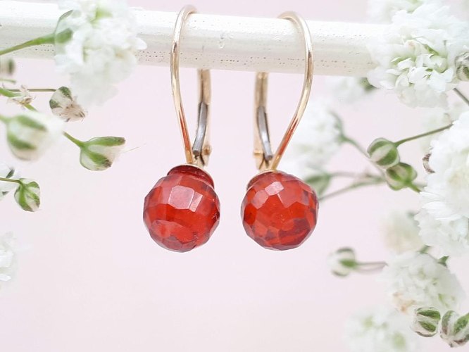 E-17  עגילי זהב 14K עם אבן גרנט