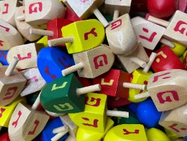 סביבון מעץ מגוון צבעים